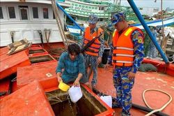 Phát hiện hơn 40.000 lít dầu không rõ nguồn gốc trên biển