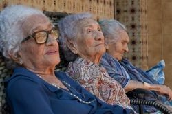 Ba chị em cùng vượt tuổi 100, bí quyết sống thọ hóa ra rất đơn giản