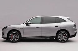 SUV công suất 462 mã lực, trang bị tối tân, giá gần 930 triệu đồng