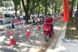 Sôi động đường lái thử xe máy điện tại Festival Tân sinh viên chuyển đổi xanh