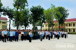 Xã Tây Đô ra quân vệ sinh môi trường, khơi thông hệ thống tiêu thoát nước