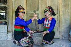 Người Lào Mường Nhà rộn ràng đón Tết Khẩu Hó