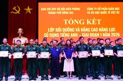 40 học viên bộ đội biên phòng tốt nghiệp lớp bồi dưỡng nâng cao năng lực sử dụng tiếng Anh