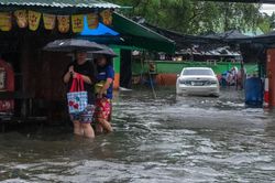 Bangkok mở rộng vùng thảm họa ra toàn thủ đô do ngập lụt nghiêm trọng