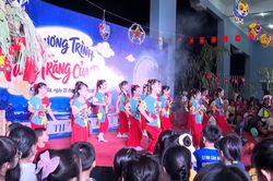 Vùng 4 Hải quân phối hợp trao 3.000 suất quà và 100 suất học bổng dịp Tết Trung thu