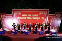 Sôi nổi chương trình giao lưu văn nghệ quần chúng tại Không gian văn hóa đường Hùng Vương