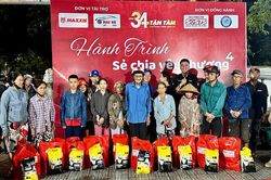 Đội 0 đồng SOS 75 Huế chia sẻ cùng người dân khó khăn