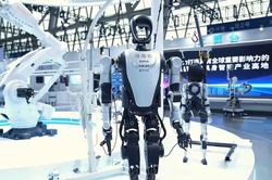 Robot hình người trình diễn tại Hội nghị Sản xuất Thế giới 2026