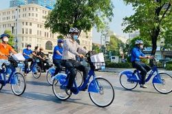 Người dân Hà Nội sử dụng phương tiện 'xanh'