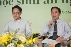 Bữa ăn bán trú: Nhà trường không thể giao phó hoàn toàn cho doanh nghiệp