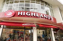 Chi 2.300 tỷ đồng, ông chủ người Việt giành lại quyền kiểm soát Highlands Coffee từ tay Jollibee