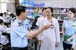 Quản lý thị trường Hà Nội phối hợp kiểm soát thực phẩm tại Bệnh viện Bạch Mai