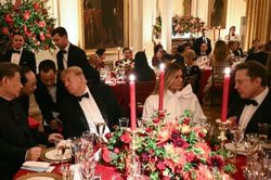 Bữa tiệc quyền lực: Thỏa hiệp tỷ USD sau quốc yến Trump - Tập