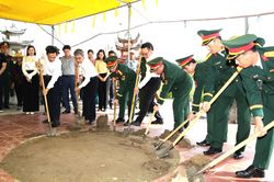Khai quật mộ chôn tập thể, tìm hài cốt 8 liệt sĩ bị sát hại năm 1951