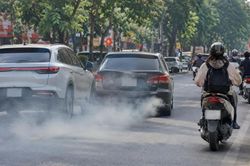 Chuyển sang xe điện, bạn đóng góp giảm phát thải bao nhiêu tấn CO₂?