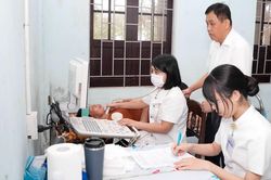 Hơn 1.000 người dân ở Huế được khám sức khỏe, sàng lọc ung thư miễn phí