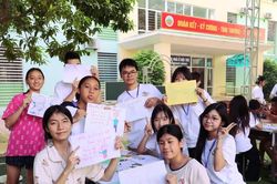 Chuyến xe thiện nguyện đặc biệt của học sinh THPT chuyên Hà Nội - Amsterdam