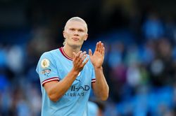 Haaland mắc kẹt lại Man City?