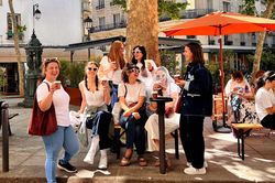 Hai bạn trẻ mở quán cà phê Việt giữa Paris