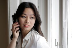 Vì sao người trẻ thích nhắn tin hơn 'A lô'