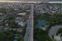 Tạm thời thu hồi biển báo khoảng cách an toàn trên cầu Nhật Tân
