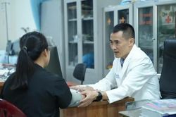 Cẩn trọng trước hiện tượng livestream bán thuốc và lời hứa chữa khỏi bệnh