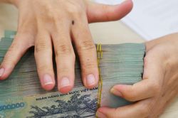 Hủy hợp đồng bảo hiểm sau hơn 2 năm đóng 150 triệu, người mua nhận về gần 21 triệu