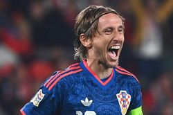 Modric ghi tuyệt phẩm, Croatia thắng kịch tính ở Nations League