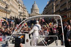 600.000 người tập trung tại Paris chờ Thánh lễ của Giáo hoàng Leo