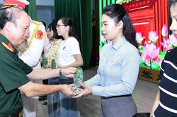 Gia đình là điểm tựa vững chắc của cán bộ, chiến sĩ làm nhiệm vụ quy tập hài cốt liệt sĩ