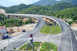 Triển khai thực hiện kết luận của đồng chí Tổng Bí thư, Chủ tịch nước Tô Lâm về xây dựng kết cấu hạ tầng đồng bộ