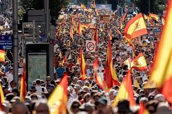Hàng nghìn người biểu tình tại Madrid