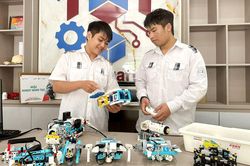 Đôi bạn cùng giành Huy chương Vàng cuộc thi robot thế giới