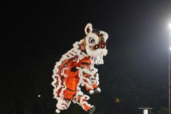 Tiếng trống gọi mùa trăng