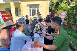 Phường Ba Ngòi ra quân hỗ trợ, hướng dẫn người dân sử dụng các nền tảng số