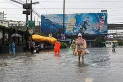 Bangkok công bố tình trạng thiên tai do mưa lớn, ngập lụt diện rộng
