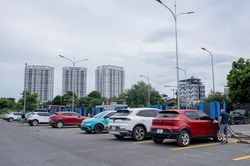 Bãi đỗ xe Hà Nội trước bài toán tích hợp trạm sạc