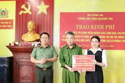 Trao hơn 600 triệu đồng hỗ trợ cán bộ Công an mắc bệnh hiểm nghèo