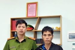 Tạm giữ hình sự đối tượng đổ xăng đốt cha ruột