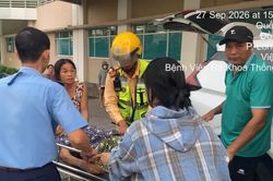 CSGT mở đường hỗ trợ đưa cụ bà đi cấp cứu kịp thời