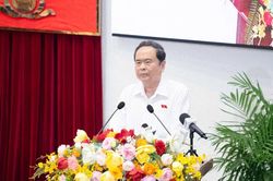 Chủ tịch Quốc hội: Thành phố Hồ Chí Minh phát huy vai trò đầu tàu, phấn đấu tăng trưởng hai con số