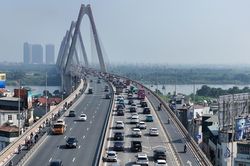 Cầu Nhật Tân áp quy định giữ khoảng cách, 3 làn ô tô giới hạn 80km/h
