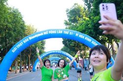 Vận động viên hồ hởi sẵn sàng thi đấu tại Giải chạy Báo Hànộimới
