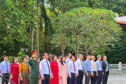 Đảng ủy Doanh nghiệp phường Hoàn Kiếm tổ chức nhiều hoạt động ý nghĩa chào mừng Ngày Doanh nhân Việt Nam