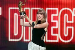 VMAs 2026: Taylor Swift thắng giải Video của năm, được vinh danh ở hạng mục đạo diễn