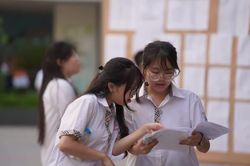 Điều chỉnh hàng loạt nội dung môn học giáo dục thường xuyên các cấp