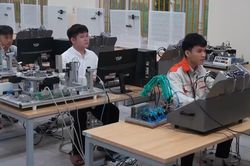 Đề xuất lớp gi&aacute;o dục nghề nghiệp c&oacute; tối đa 30 người học/nh&agrave; gi&aacute;o