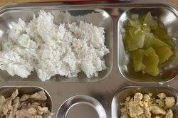 N&acirc;ng chất bữa ăn b&aacute;n tr&uacute;: Siết tr&aacute;ch nhiệm từ ch&iacute;nh quyền cơ sở