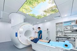 Cậu bé Hàn Quốc hồi phục sau chấn thương sọ não tại Phú Quốc