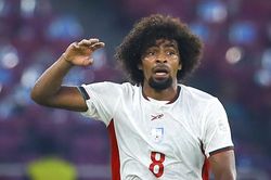 Cầu thủ đắt giá nhất FIFA ASEAN Cup bỏ đồng đội, vào đường hầm trước